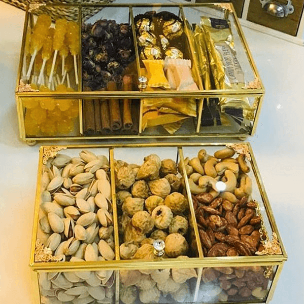 باکس شیشه ای با نوار طلایی